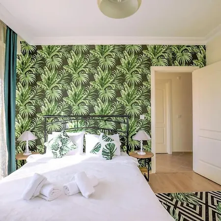 Gorgeous With Private Pool In Istanbul, Villa