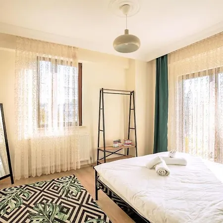 Gorgeous With Private Pool In Istanbul, *