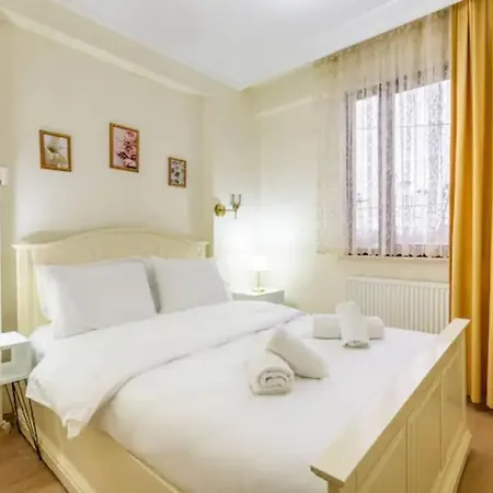 Gorgeous With Private Pool In Istanbul, Villa